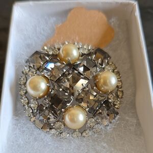 Elegant Silver Black Pearl Brooch New